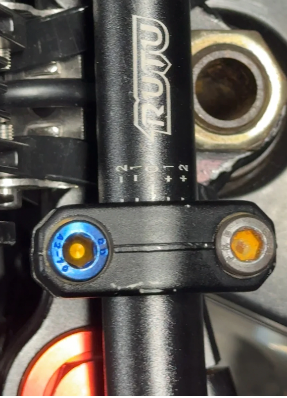 Tuttio Bar Mount Bolts